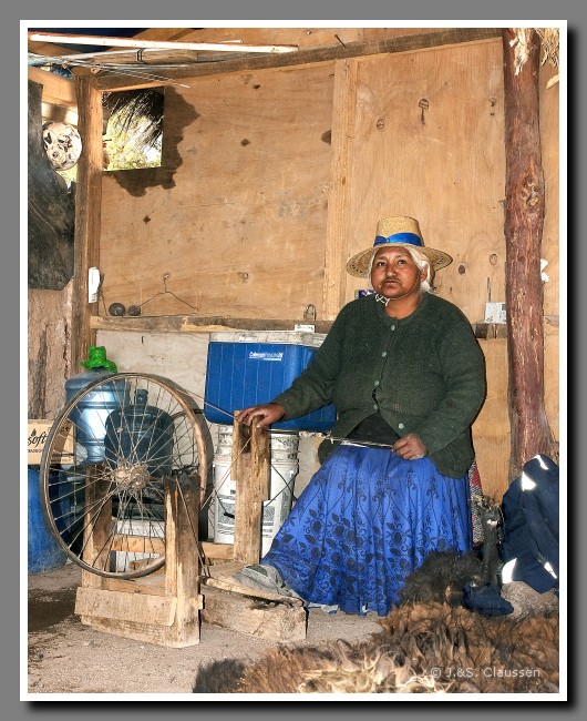 024_JC_Atacama_Frau_am_Spinnrad_0658