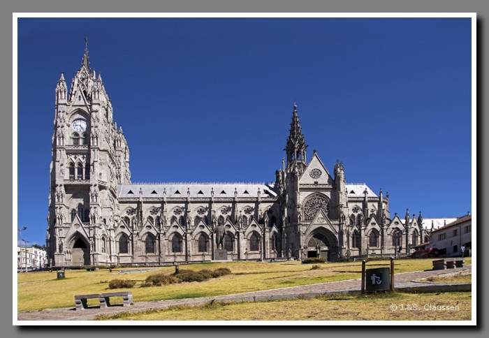 004_J_Quito_Basilica