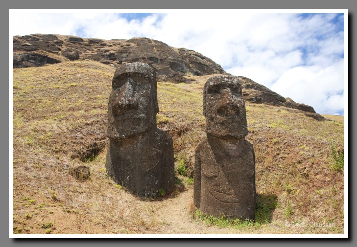 31_SC_Moais_von_Rano_Raraku_1592